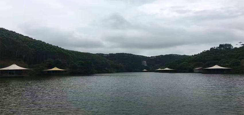 工業節能風扇核心團隊于景區乘船、觀賞山水